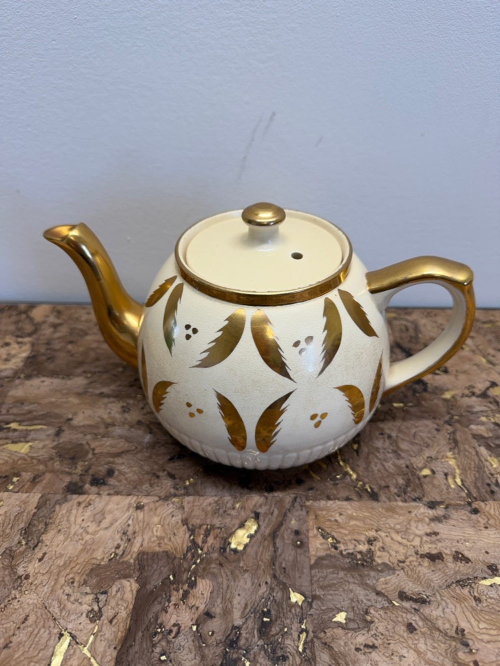 Ellgreave Vintage White and Gold Decorative Teapot 1950’s England Rare! 💝